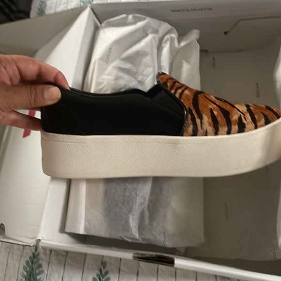 Tiger print platform shoes. Never worn. In great condition. Price is negotiable. - Picture 4 of 5
